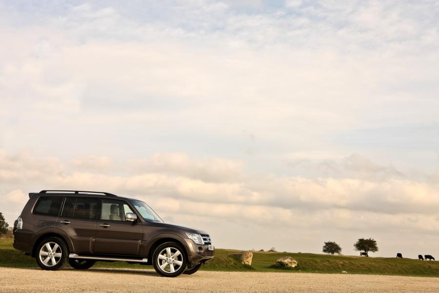  Mitsubishi Shogun 2012 года  (UK) (фото 15 из 17)